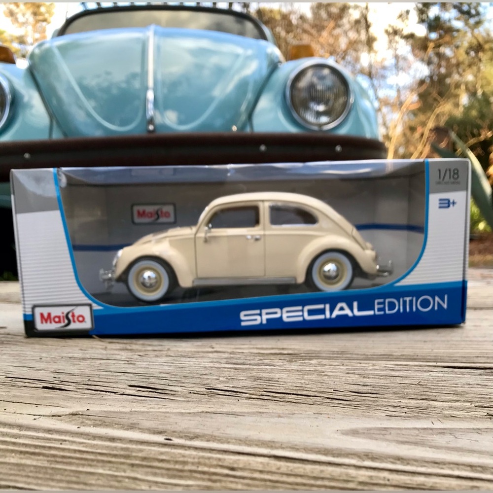 1:18 Scale MAISTO 1955 VW Volkswagen Beetle Bug Car White Off White Special Ed
